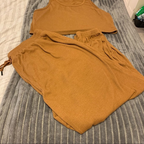 Super Cute Brown 2 Piece Set 🤎🤎 - Picture 5 of 16